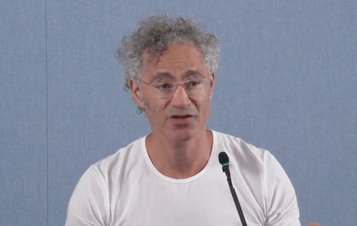 Na een moordend kwartaal noemt Alex Karp, CEO van Palantir, de AI-industrie ‘marxistisch’