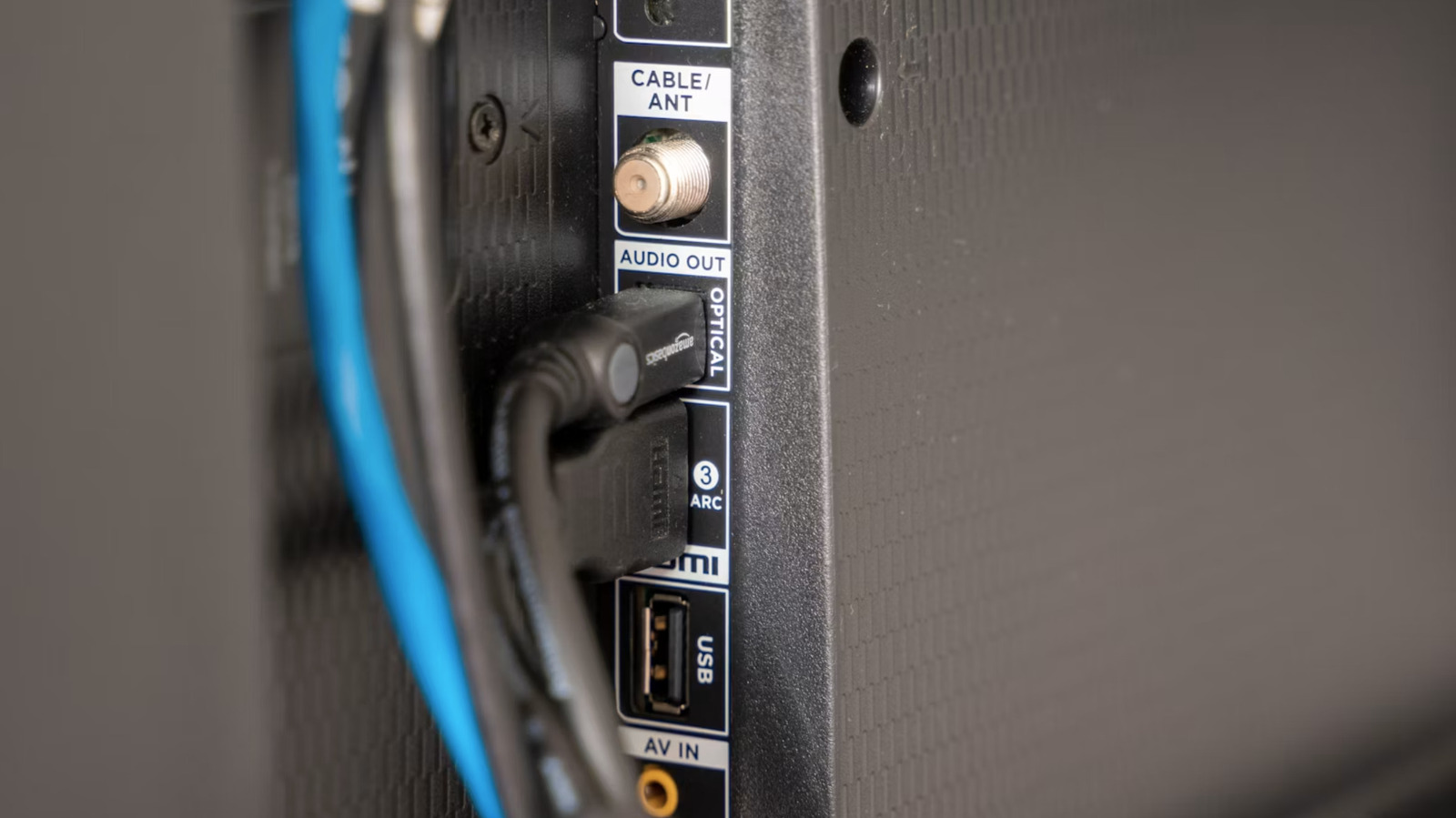 Dit is wat u wel en niet op een USB-poort van een tv moet aansluiten