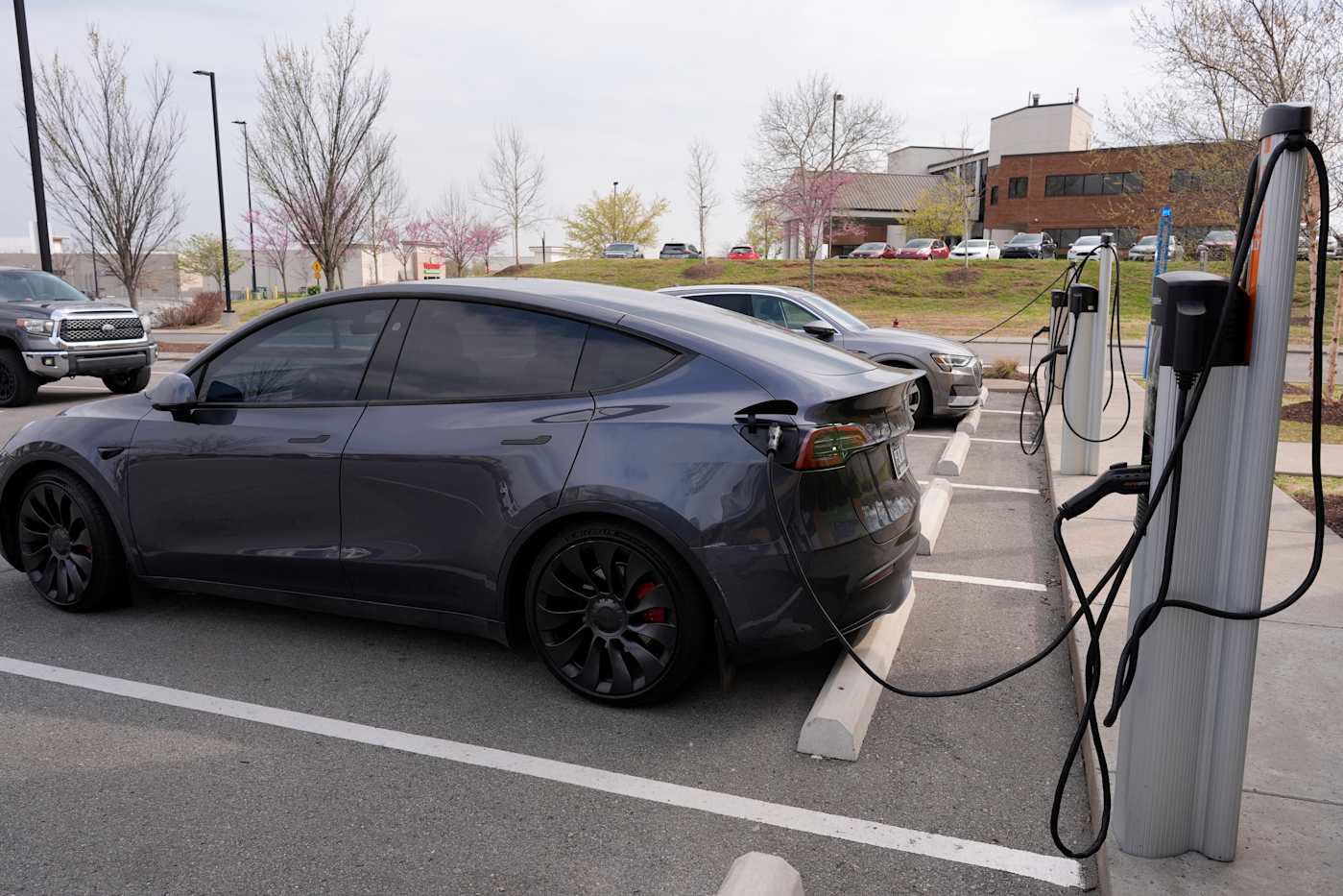 De robotaxis van Tesla wordt naar verluidt soms op afstand bestuurd door mensen