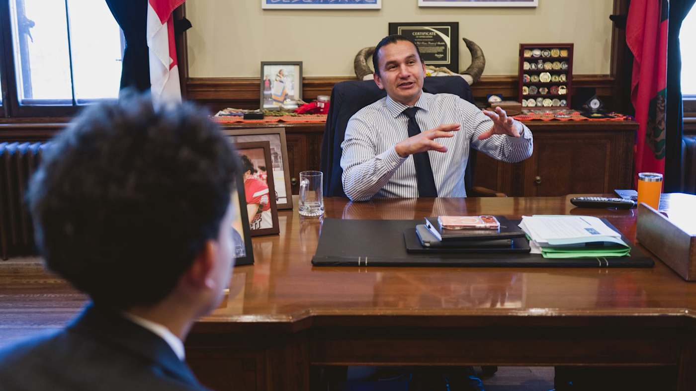 De Canadese premier wil sociale media en AI-chatbots voor kinderen in Manitoba verbieden