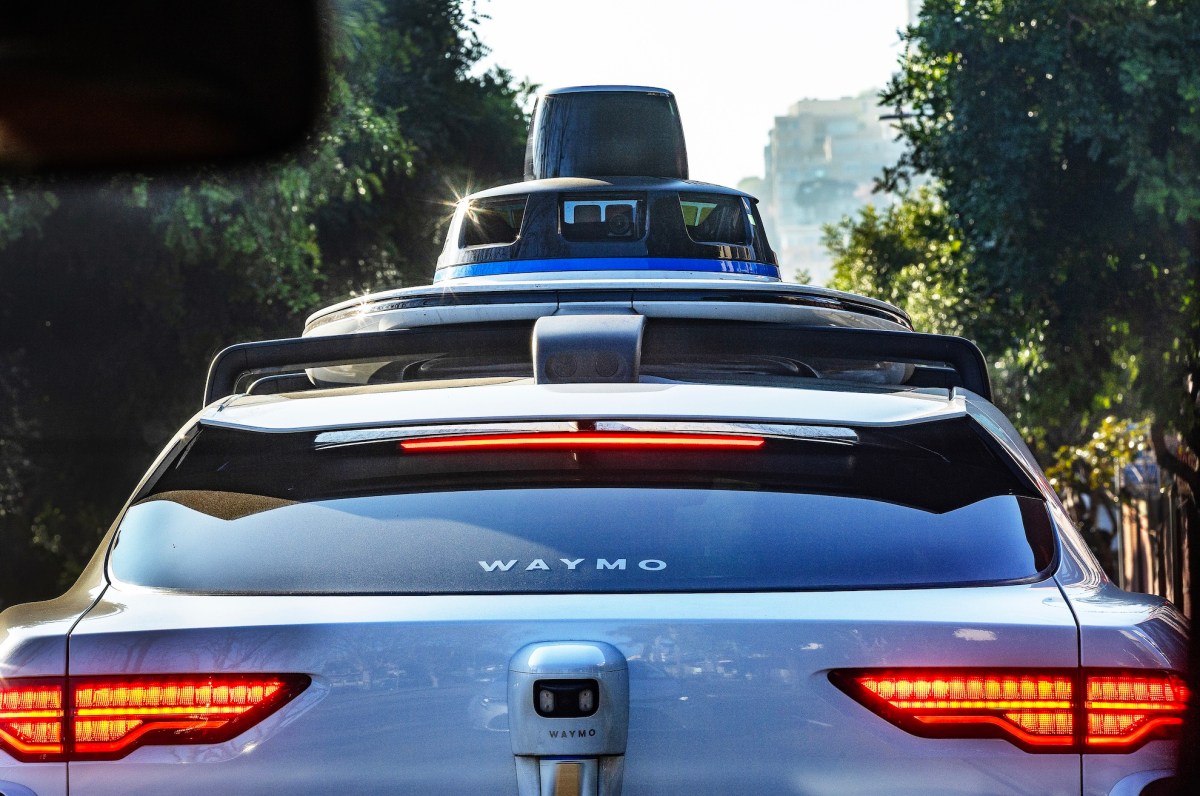 Robotaxi-bedrijven weigeren te zeggen hoe vaak hun AV's hulp op afstand nodig hebben