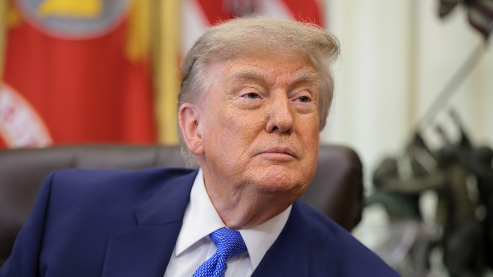 Trump wordt aangeklaagd omdat hij kosten in rekening brengt voor snellere toegang tot Truth Social-posts