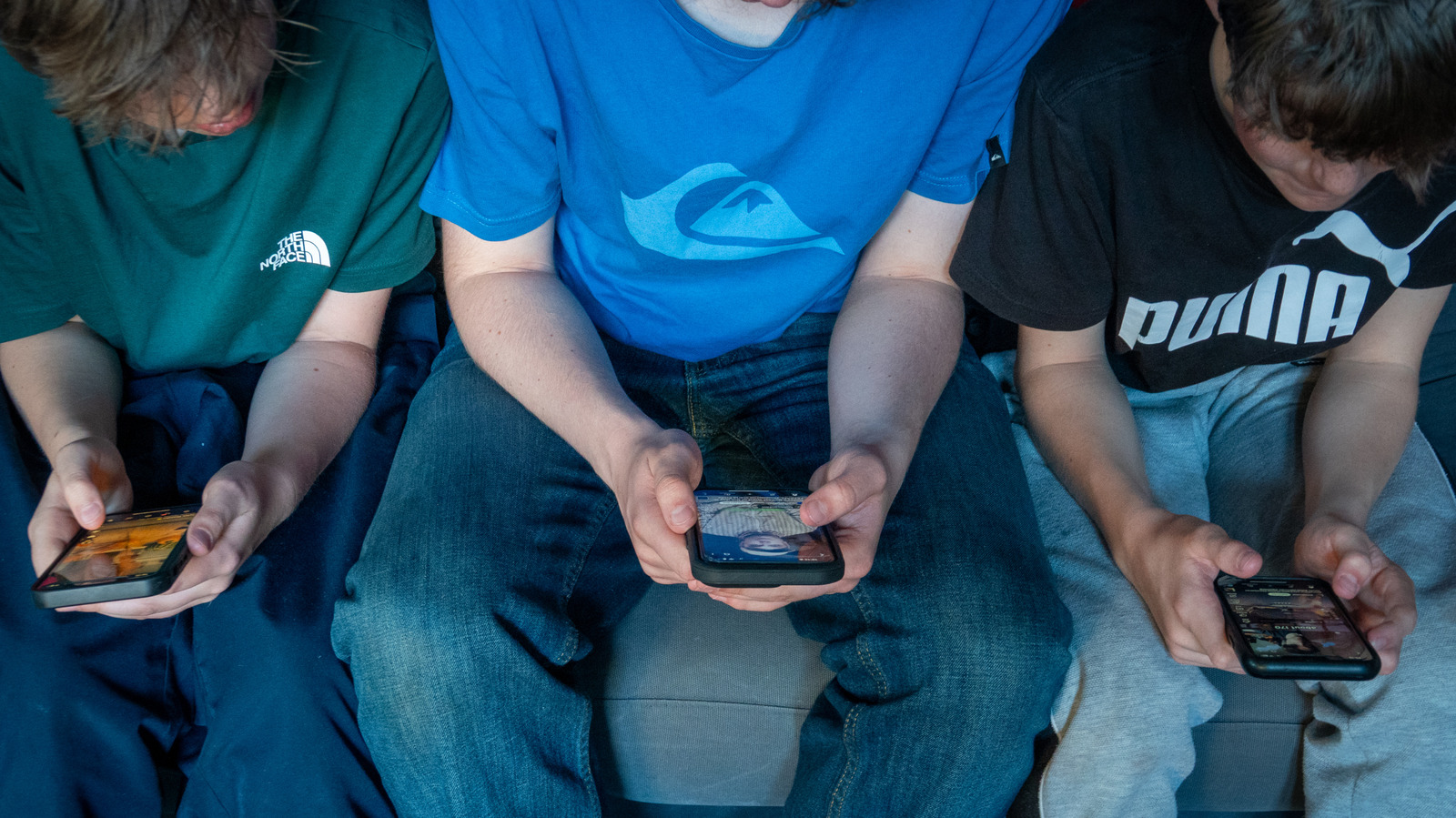 Uit een onderzoek blijkt dat het verbod op mobiele telefoons de testscores van Amerikaanse studenten niet verbeterde