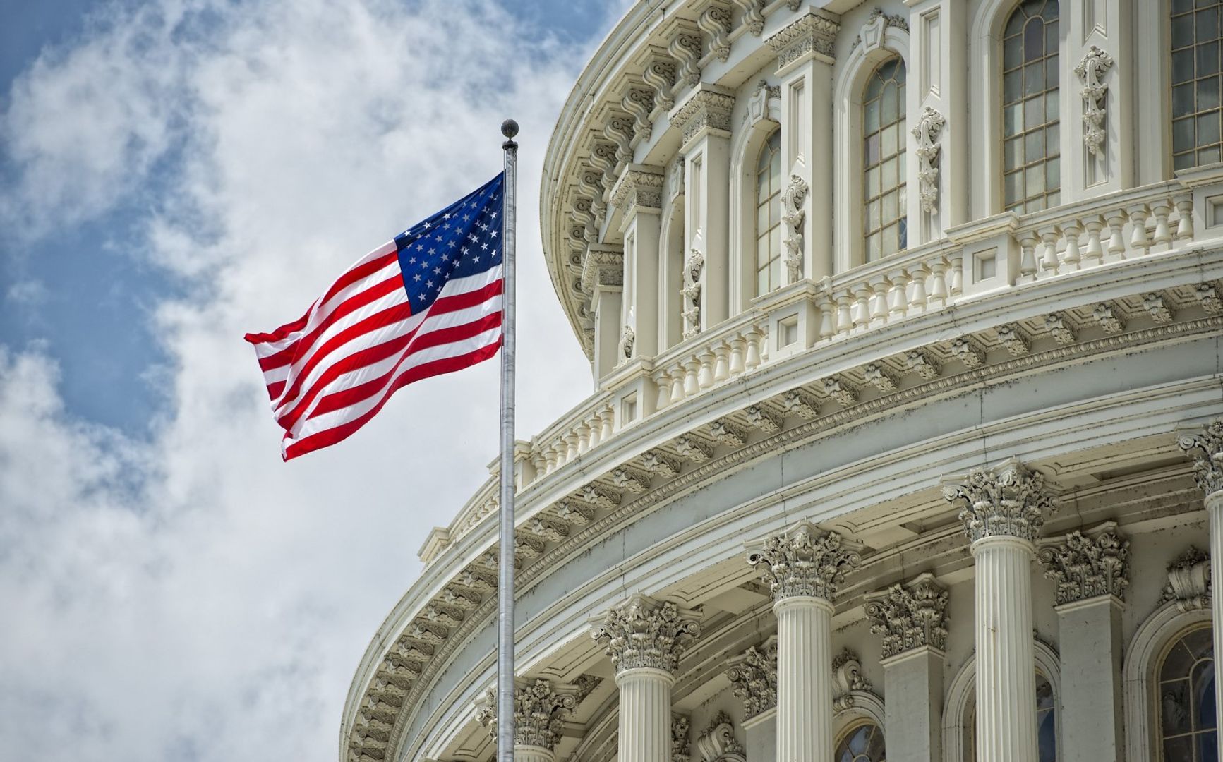 XRP leidt grote verliezen nu de stemming over de Clarity Act naar september verschuift