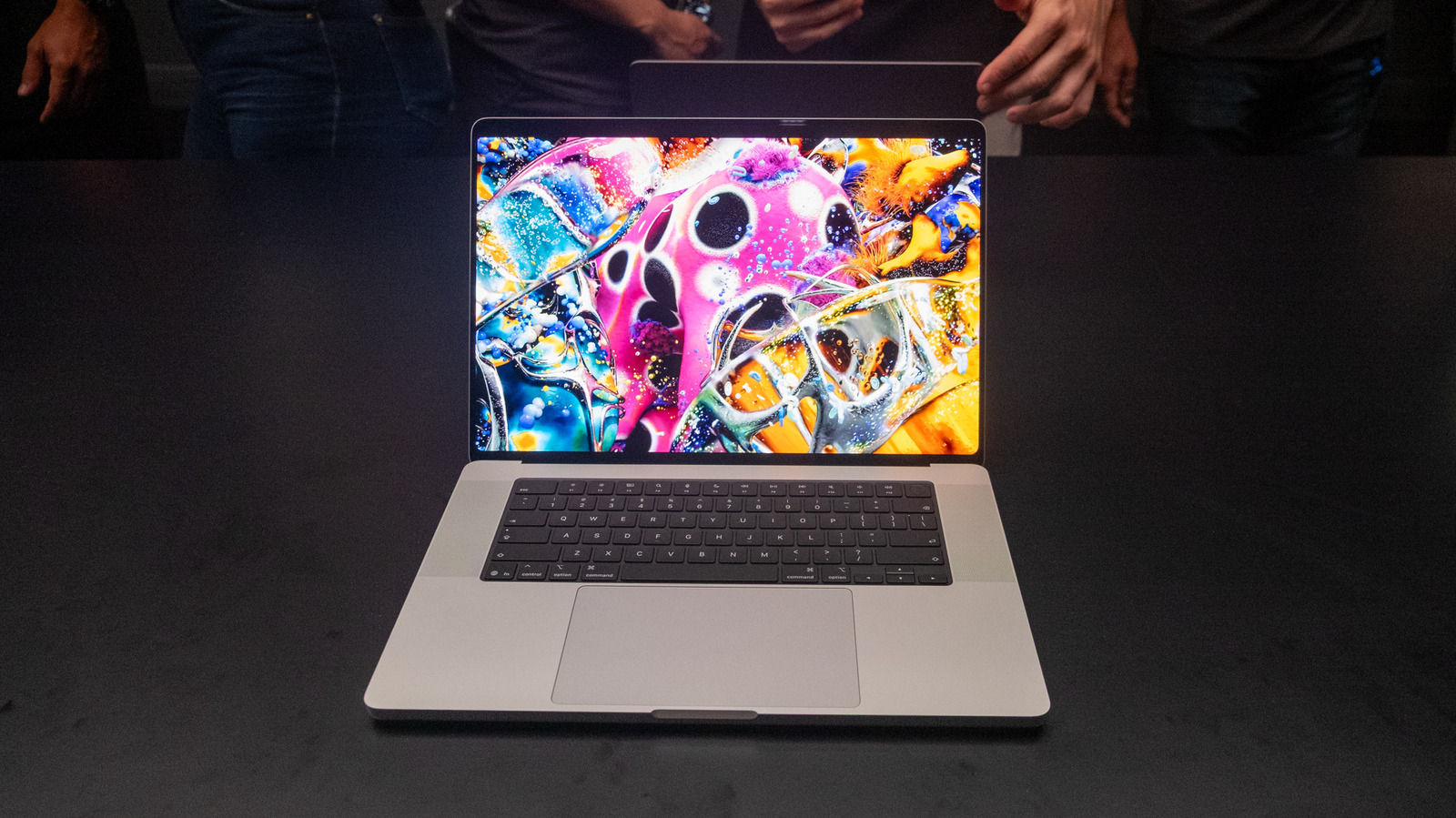 Apple's eerste MacBook Pro met touchscreen voelt zowel vertrouwd als radicaal verbeterd aan