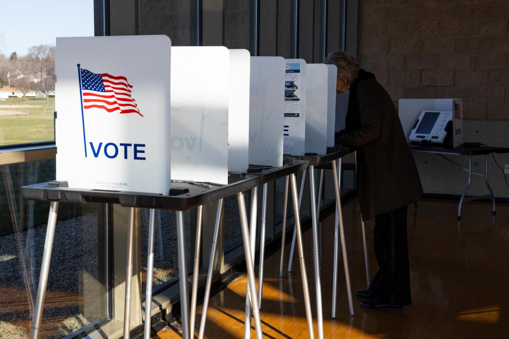 Crypto staat onderaan de prioriteiten van Amerikaanse kiezers op weg naar verkiezingen, zo blijkt uit het onderzoek van CoinDesk