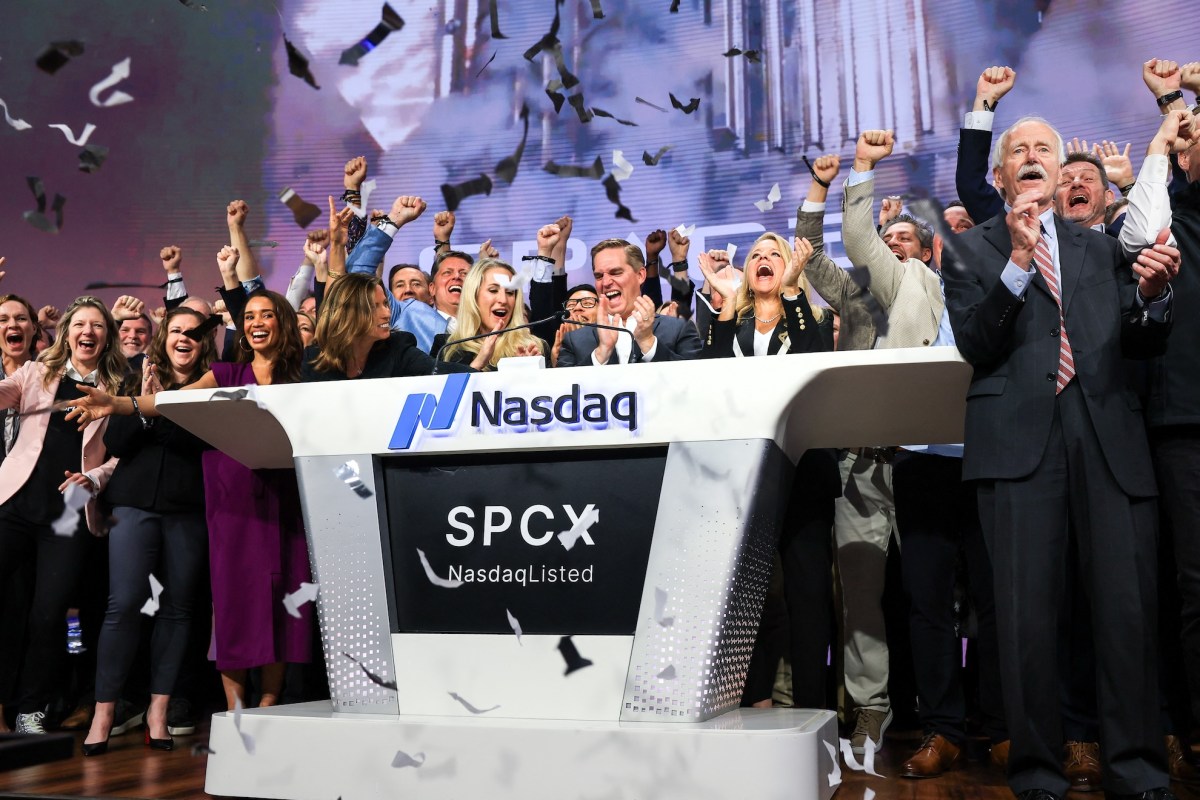 SpaceX IPO sluit 19% af en levert 's werelds eerste biljonair op