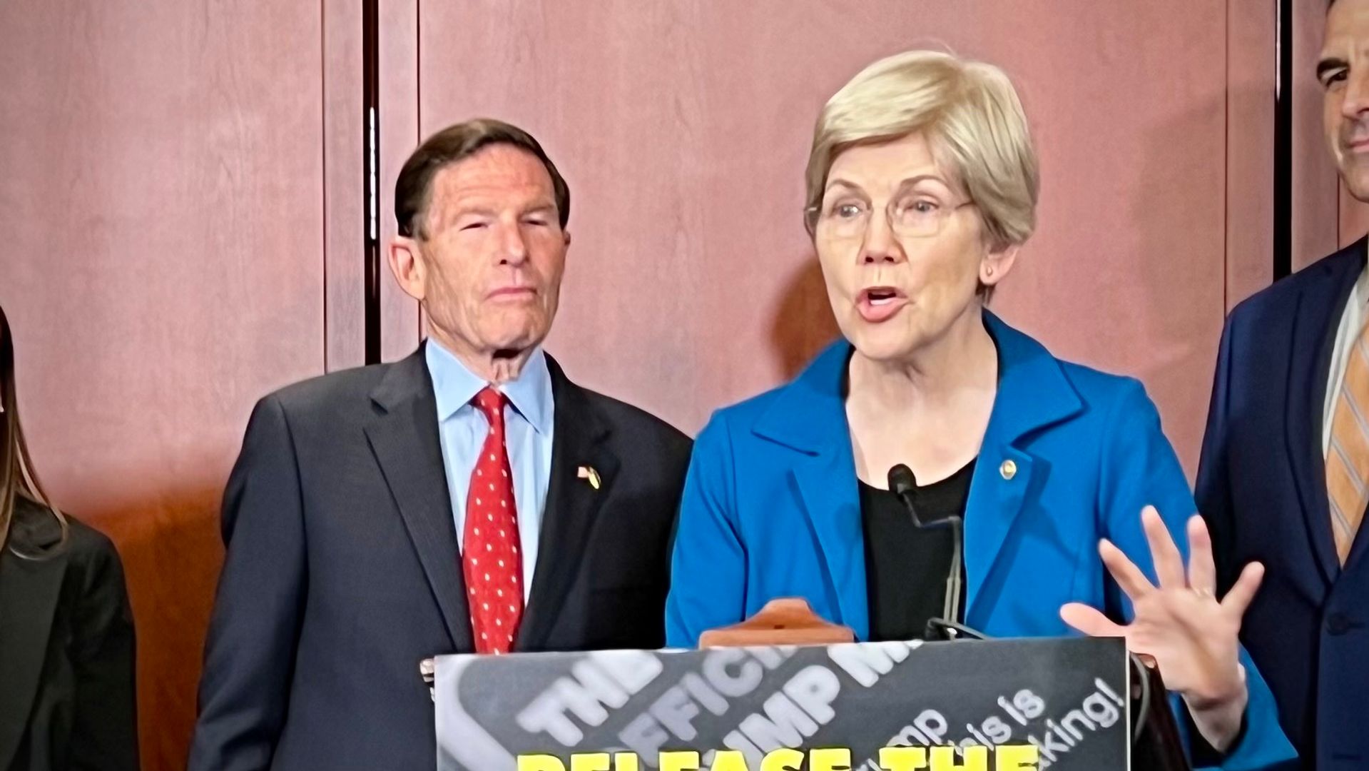 Clarity Act houdt zich bezig met de ethische kwestie van Trump terwijl Warren SEC vraagt ​​om hem te onderzoeken