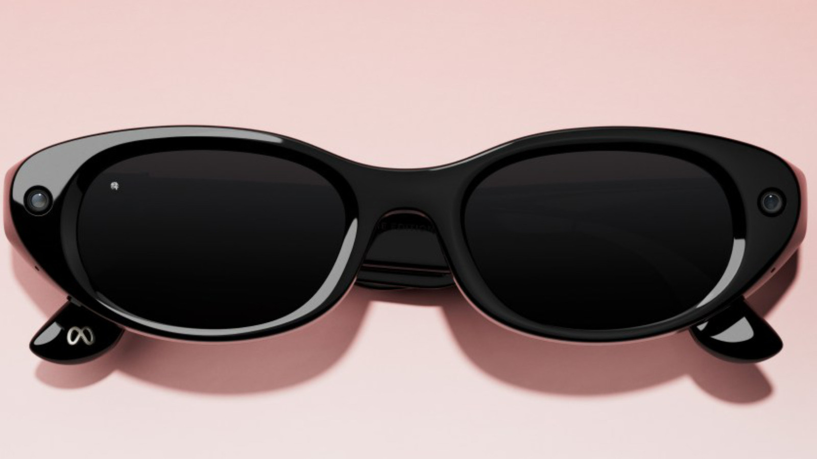Activistengroep neemt bushaltes in Londen over met nep-Meta Glasses-advertenties