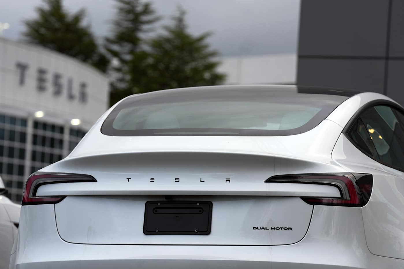 Musk belooft Tesla's uit 2019-2023 te repareren die niet volledig zelf kunnen rijden