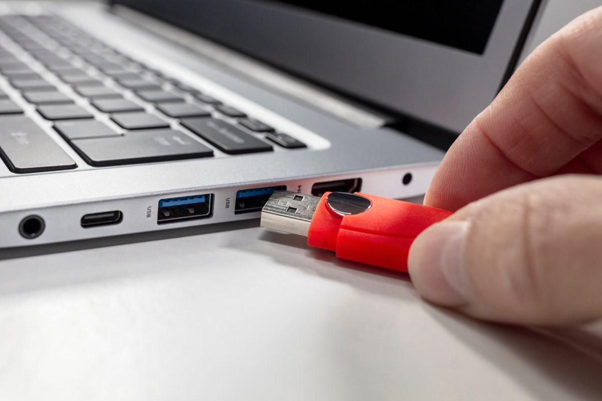 Google en FBI waarschuwen voor ransomwaregroep die nep-IT-medewerkers stuurt om slachtoffers persoonlijk te hacken