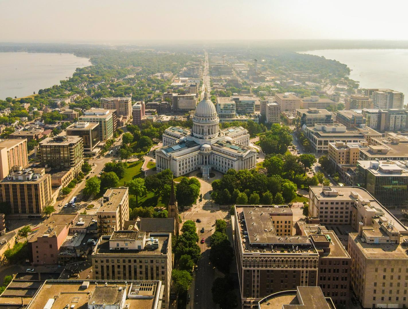 Wisconsin sluit zich aan bij het gevecht op de voorspellingsmarkt en klaagt Kalshi, Coinbase, Polymarket, Robinhood en Crypto.com aan