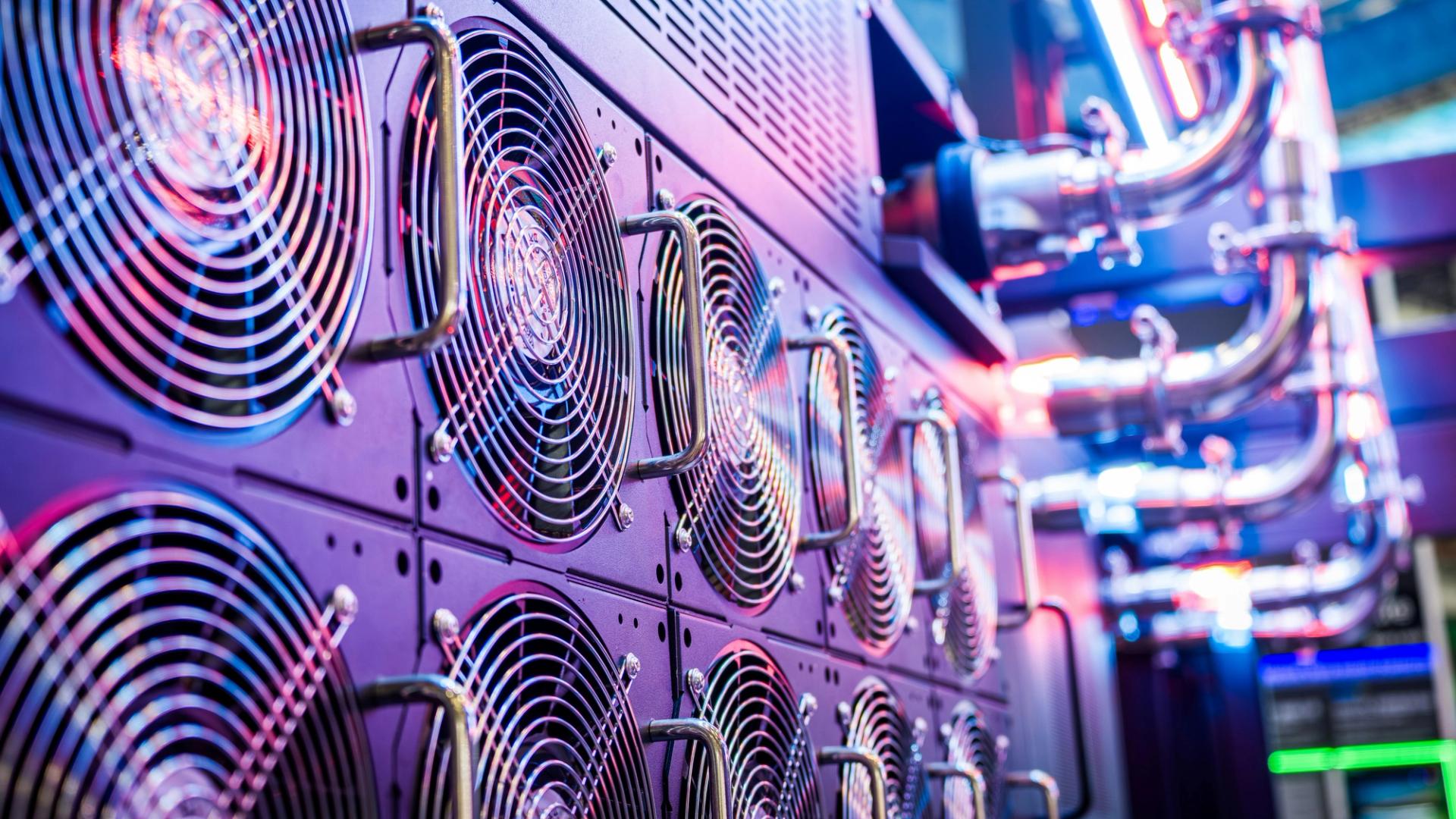 De moeilijkheden bij het minen van Bitcoin zijn met 14% gedaald ten opzichte van het hoogste punt van dit jaar, omdat de dalende inkomsten exploitanten dwingen om te draaien