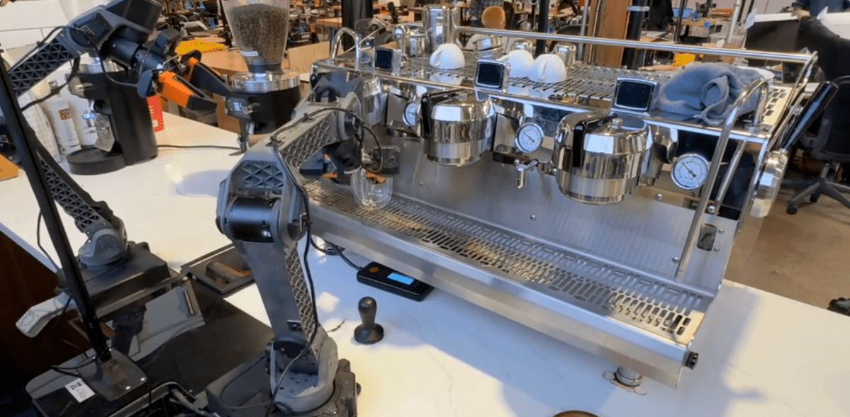 Physical Intelligence, een veelbelovende robotica-startup, zegt dat zijn nieuwe robotbrein taken kan uitvoeren die hem nooit zijn geleerd