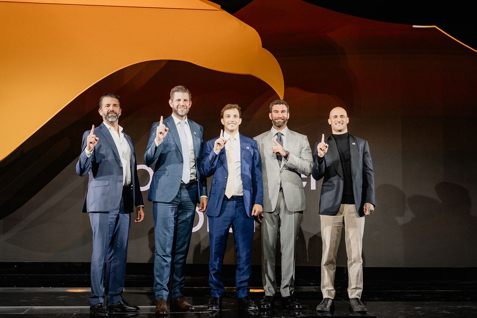 Het door Trump gesteunde WLFI-token daalt met 12% naar een recordlaagte nadat het team de kredietpositie van meerdere miljoenen heeft verdedigd