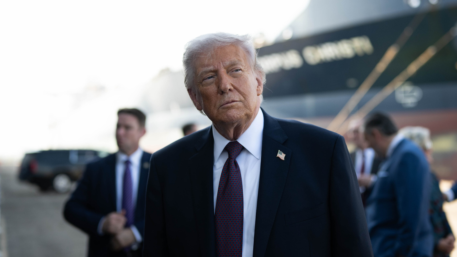 Donald Trump kocht een heleboel technologieaandelen op dezelfde dag dat hij zijn AI-actieplan aankondigde
