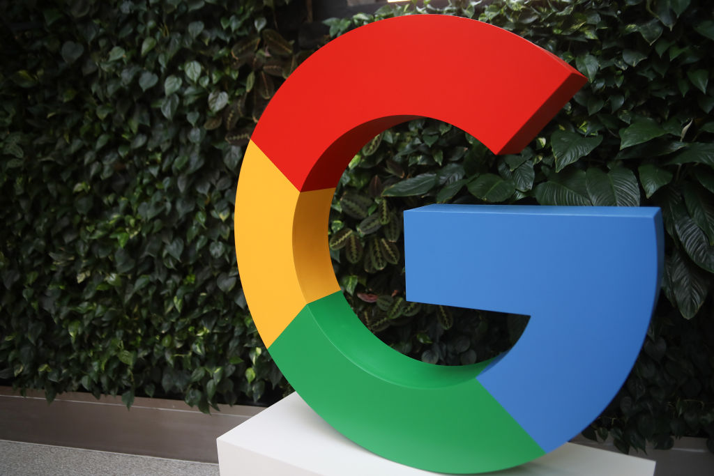 Oprichters grijpen de uitspraak van de Indiase rechtbank aan om de kritiek op de advertentieactiviteiten van Google nieuw leven in te blazen