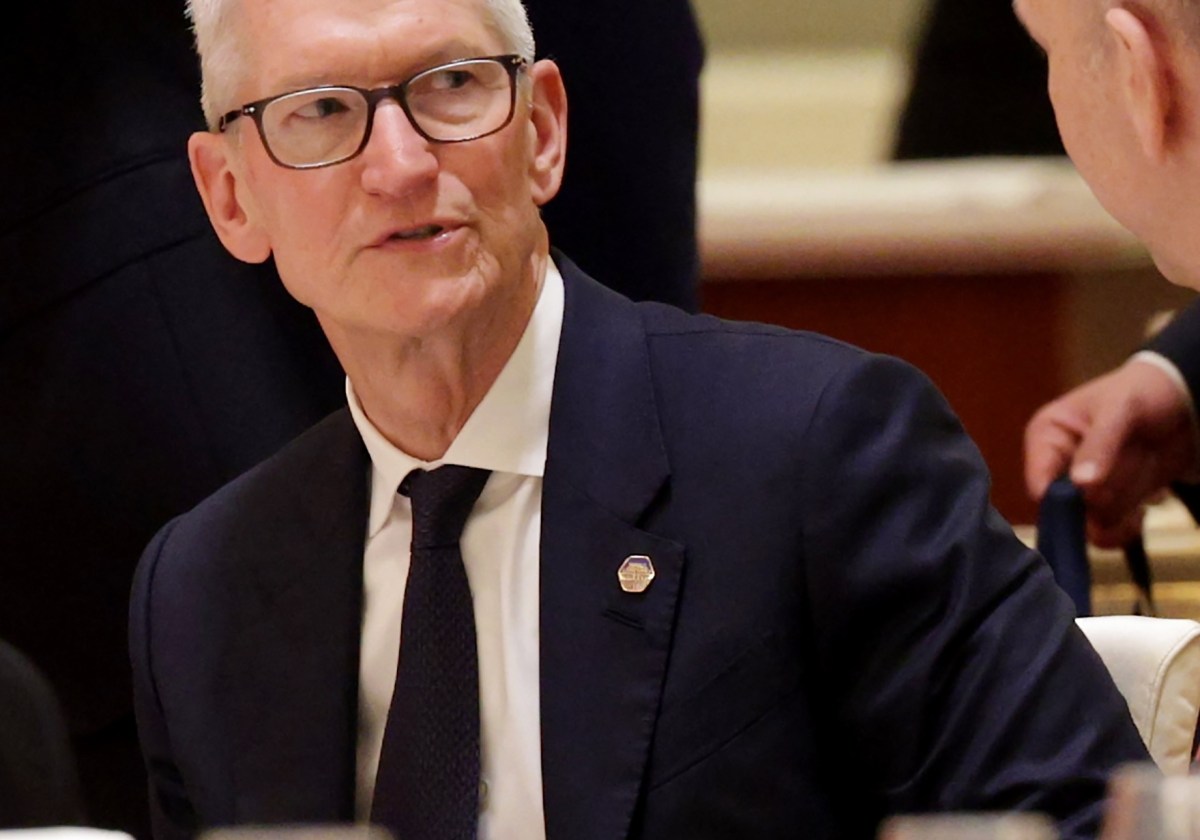 De VS draagt ​​reizigers op Air Force One op om geschenken, spelden en brandertelefoons weg te gooien na een reis naar China