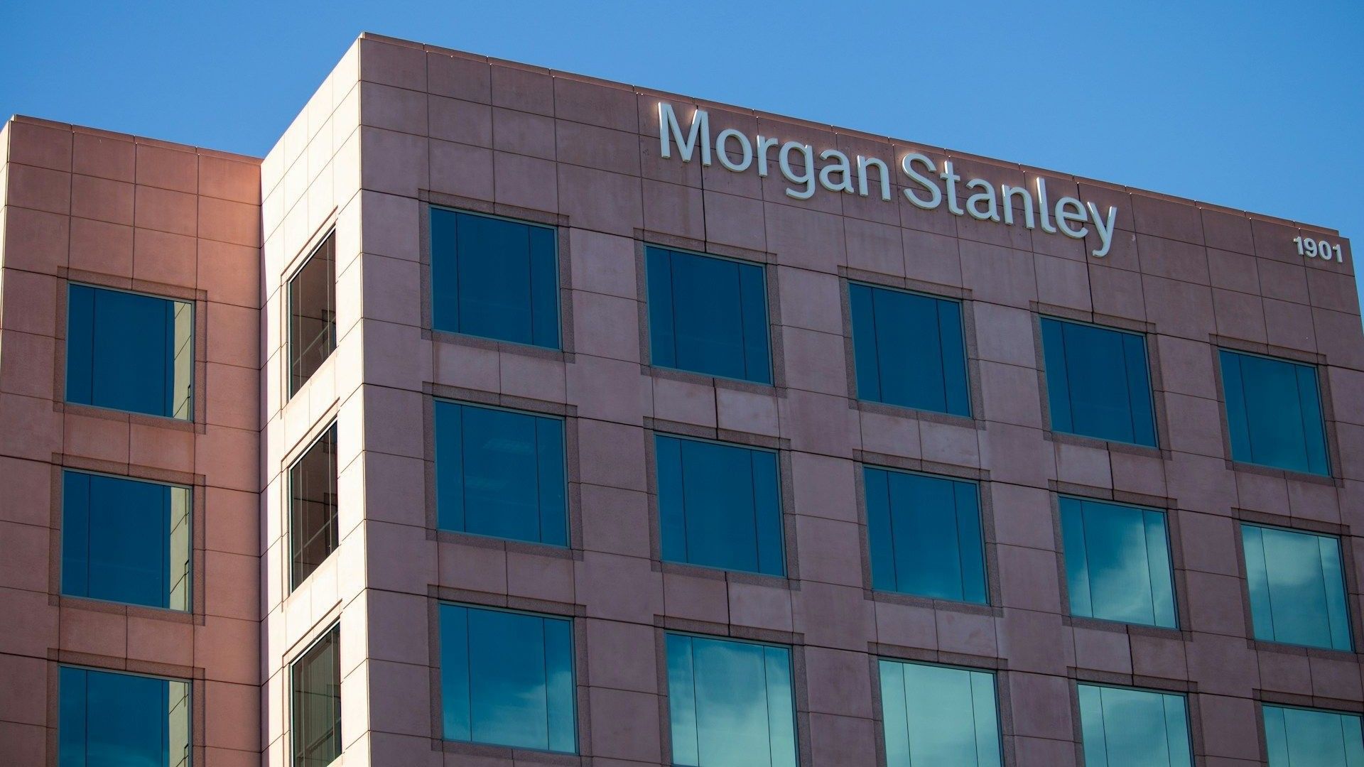 De traditionele bankwerkdag van 9 tot 5 is officieel ten einde, zeggen de leidinggevenden van Morgan Stanley