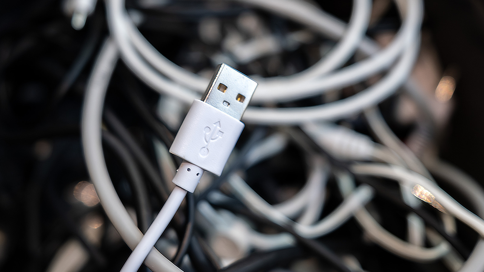Waarvoor dient het USB-drietandsymbool? Hoe weet u wat voor soort poort u heeft?