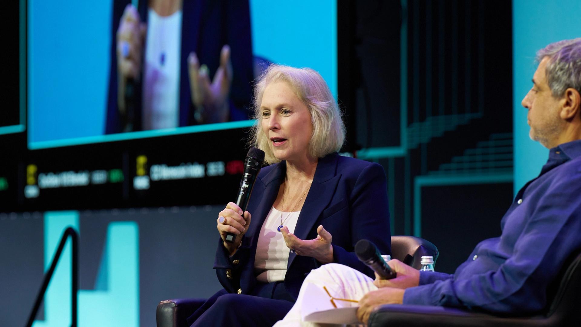Het Crypto-wetsvoorstel zal niet van kracht worden zonder een verbod op de banden van ambtenaren met de industrie, zegt de Amerikaanse senator Gillibrand