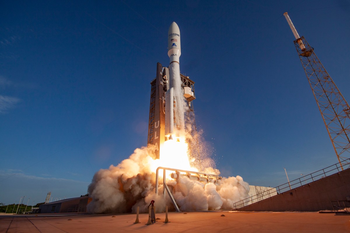 Het nieuwe satellietnetwerk van Amazon voor mobiele telefoons zou de druk op SpaceX kunnen verhogen