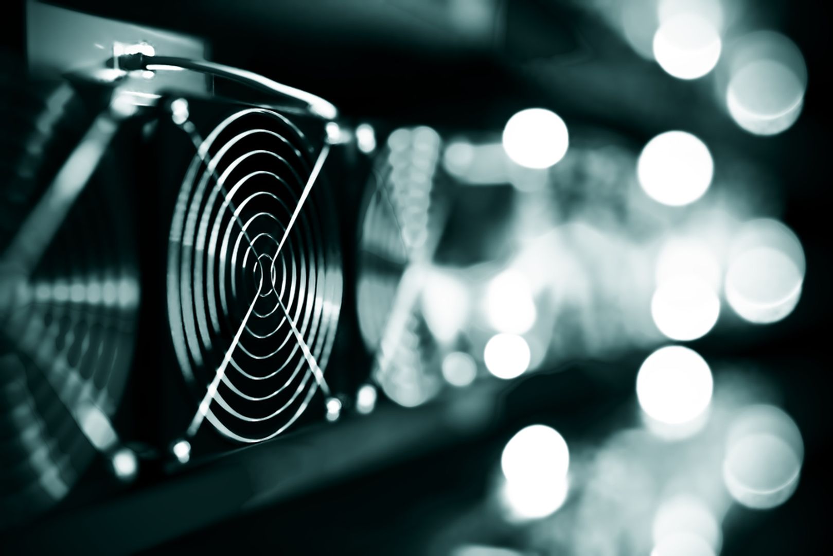 De aandelen van Bitcoin-mijnwerker Riot stijgen met 8% na de uitbreiding van de AMD-datacenterdeal, wat een signaal is voor de AI-draai