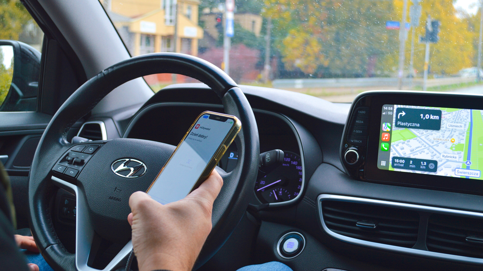 Hoe u kunt voorkomen dat uw telefoon oververhit raakt in de auto
