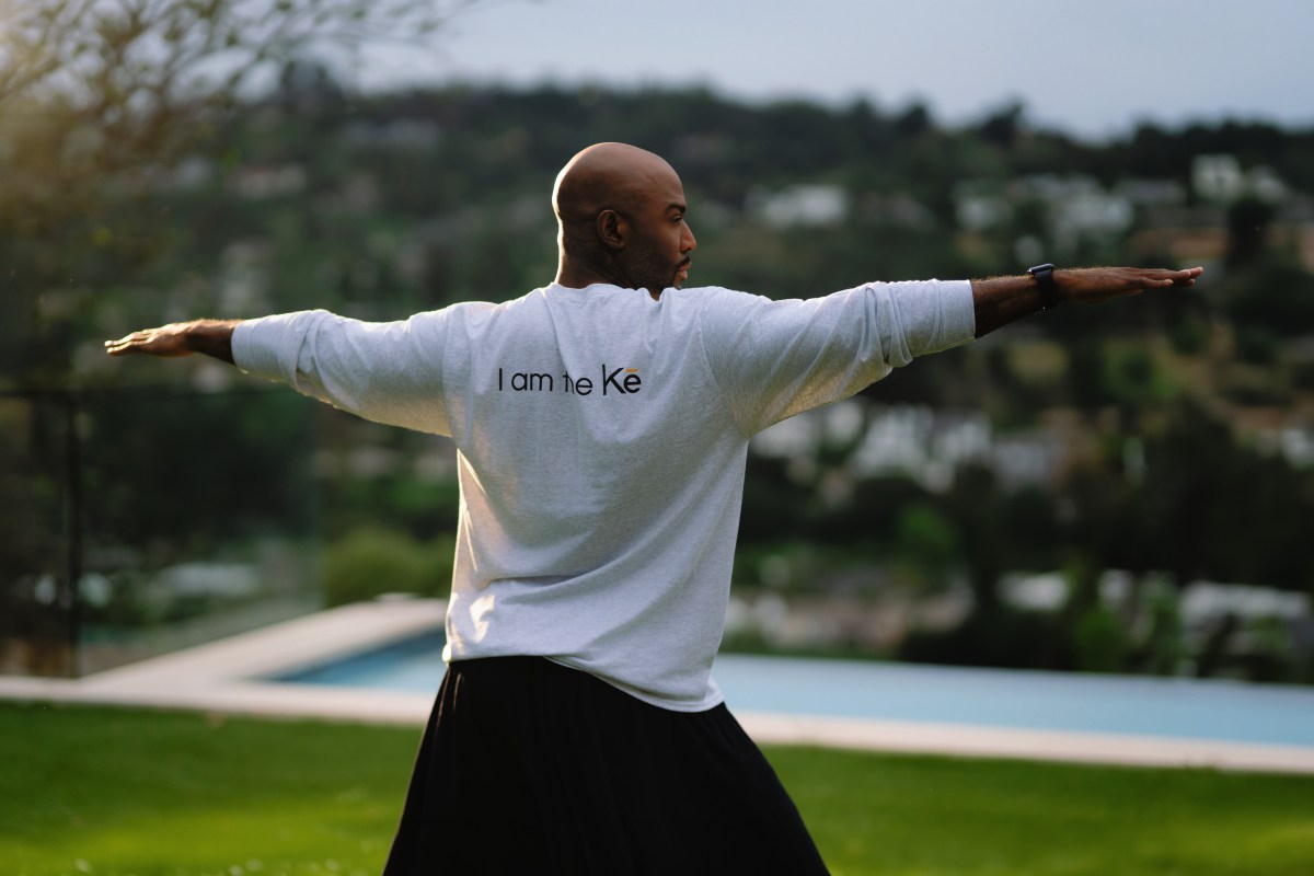 ‘Queer Eye’s’ levenscoach Karamo Brown lanceert Kē, een wellness-app met zijn digitale AI-kloon