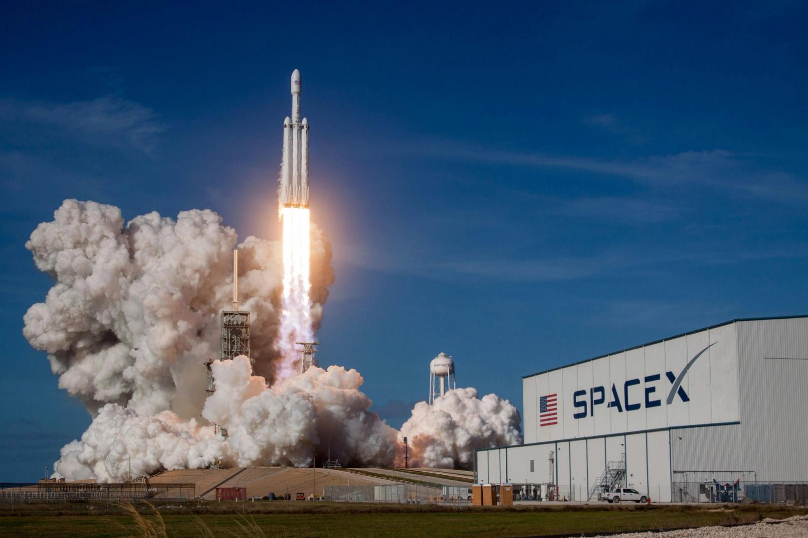Elon Musk's SpaceX stijgt 20% in blockbuster Nasdaq-debuut
