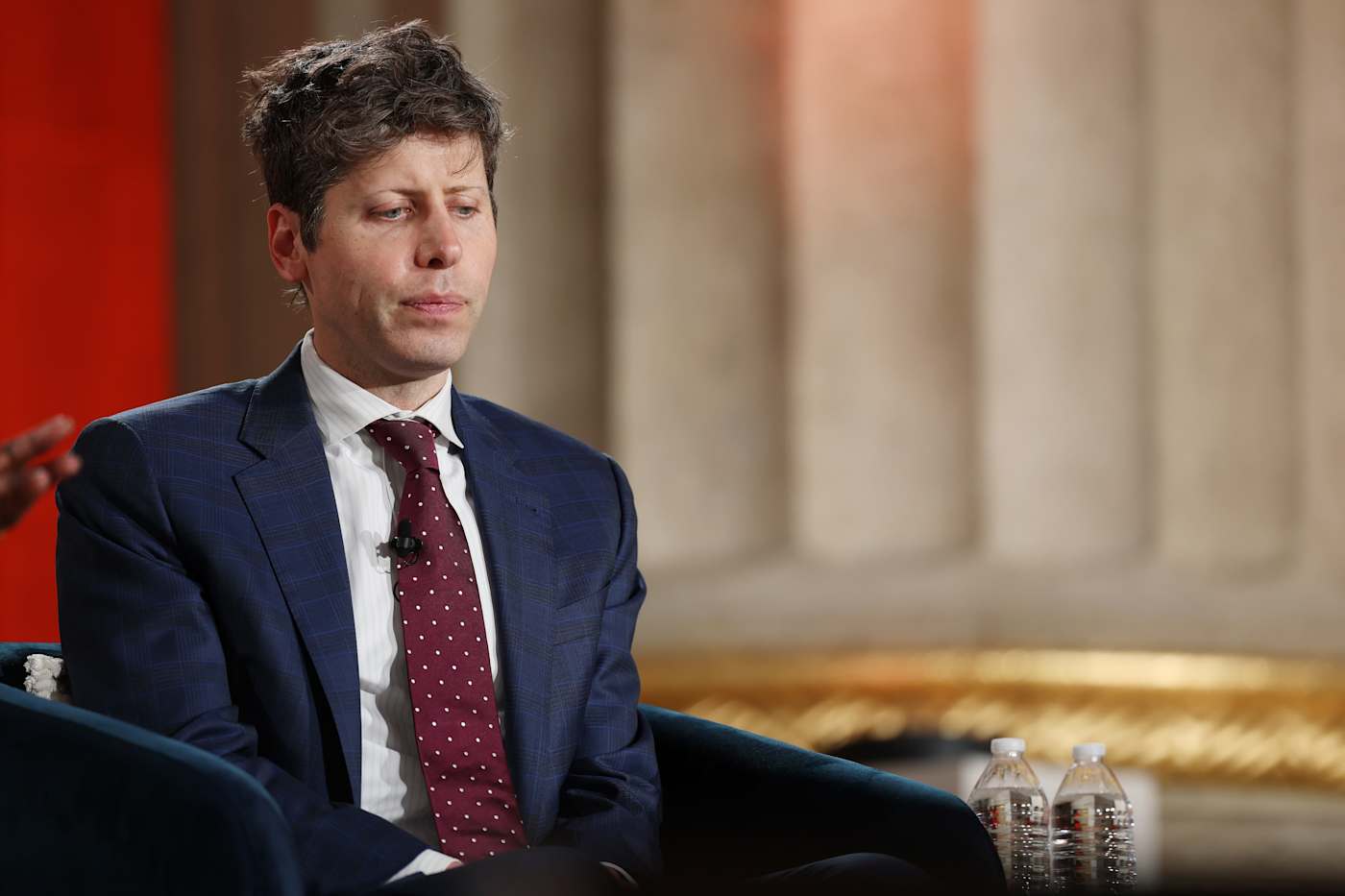 Een man zou een molotovcocktail naar het huis van Sam Altman hebben gegooid