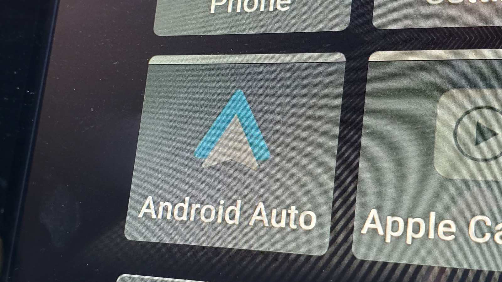 Android Auto heeft een ontwikkelaarsmenu waartoe u binnen enkele seconden toegang hebt