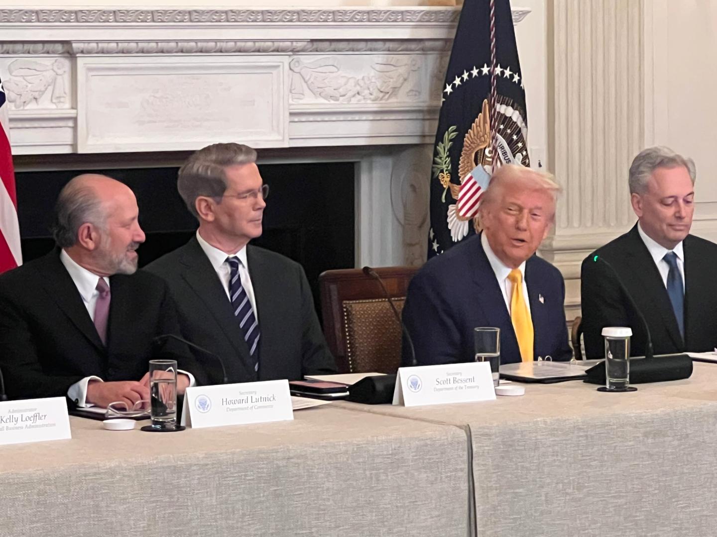 President Trump verwachtte een ontmoeting met senatoren om te werken aan ethische kwesties in de crypto-wet