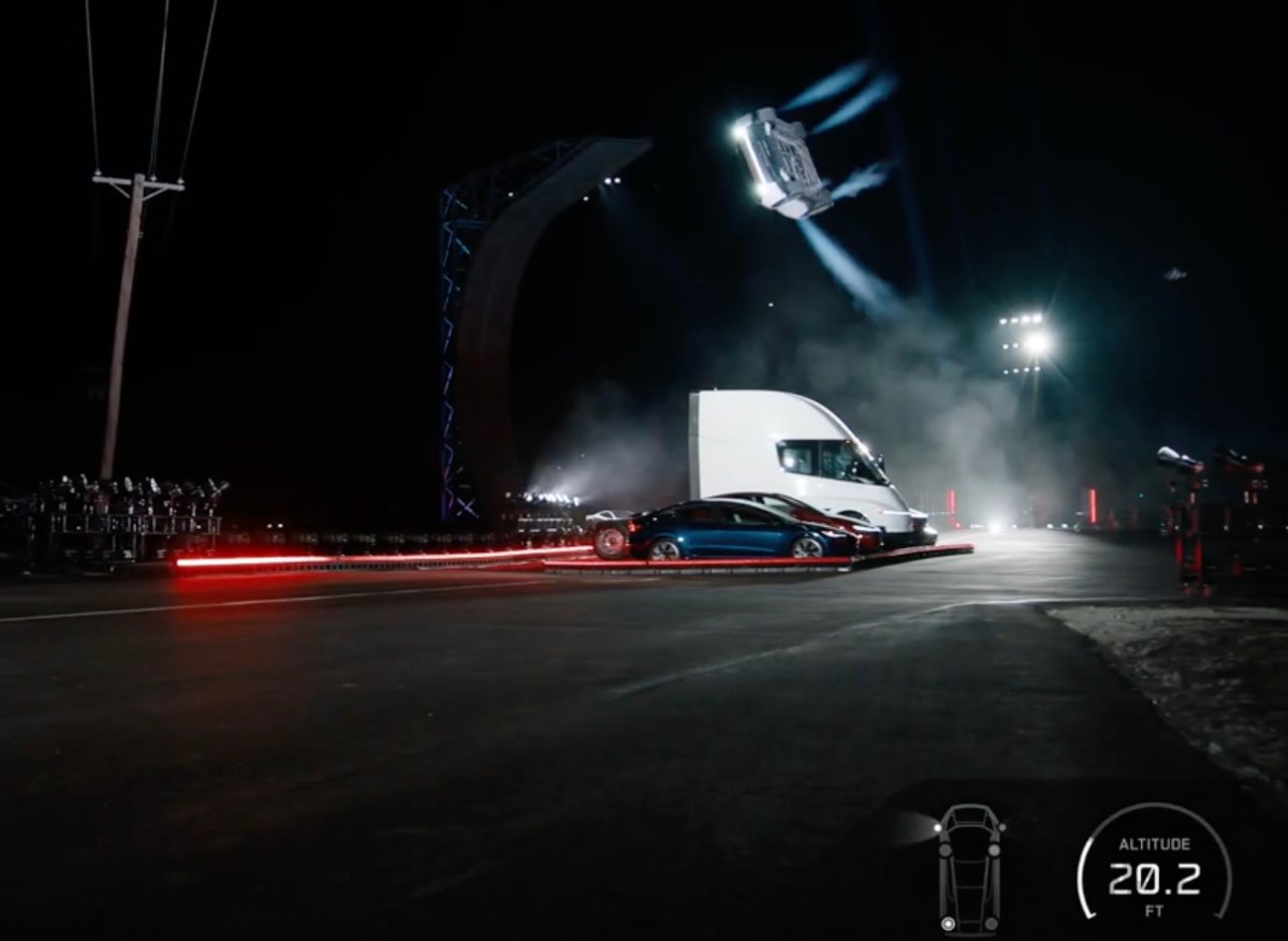 Tesla onthult door SpaceX aangedreven Roadster die vliegt en valt met stijl