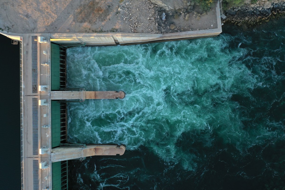 De Amerikaanse regering zegt dat aan Iran gelinkte hackers de Amerikaanse water- en energieleveranciers ontwrichten
