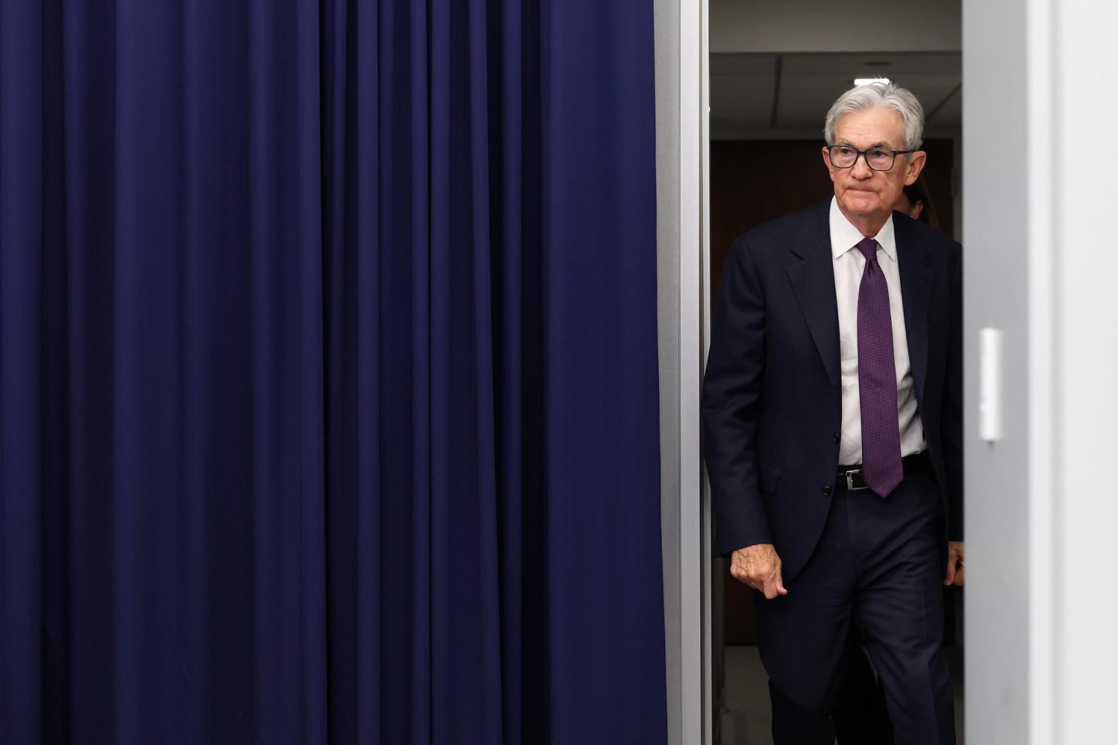 Fed-voorzitter Jerome Powell zegt dat hij na zijn ambtstermijn als gouverneur zal aanblijven, onder juridische druk