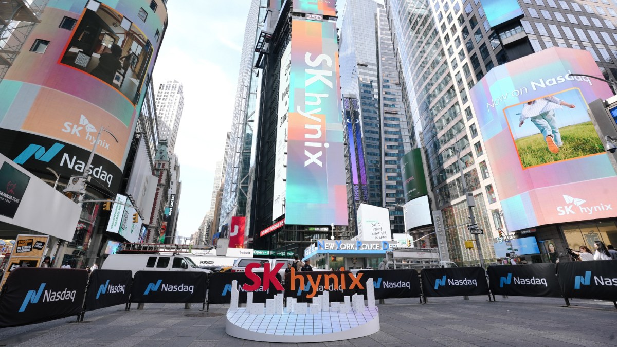 SK Hynix haalt 26,5 miljard dollar op bij de grootste buitenlandse beursintroductie in de geschiedenis van de VS en wordt aangespoord om nieuwe Amerikaanse fabrieken te bouwen