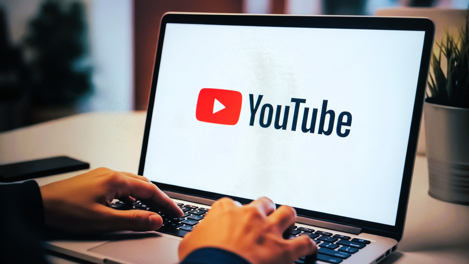YouTube legt zijn AI-slop-beleid uit en waarom sommige videomakers niet betaald krijgen