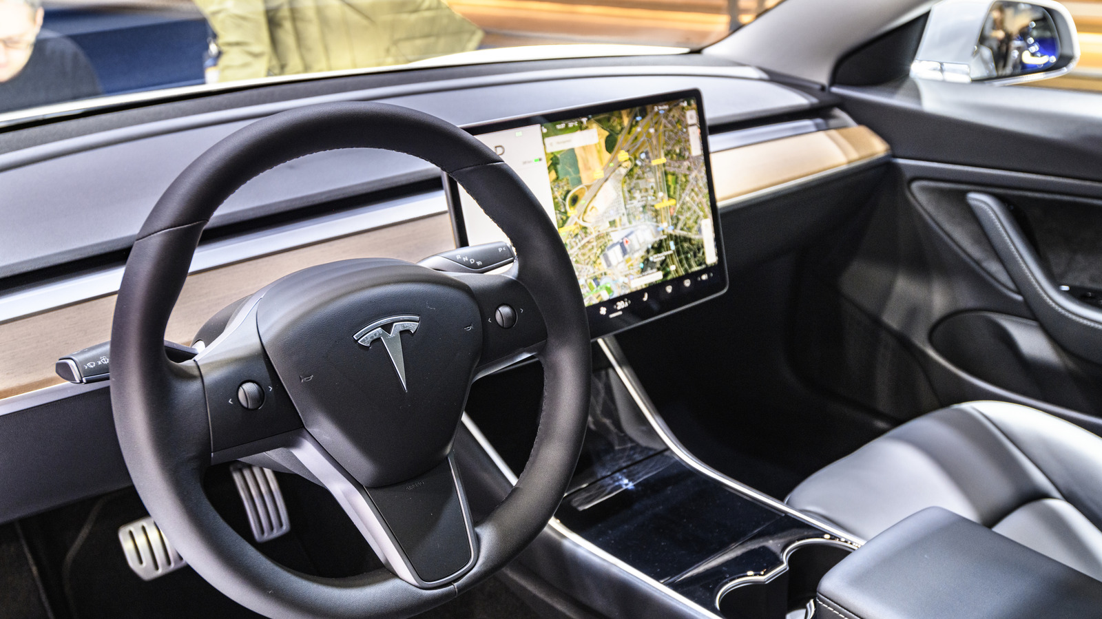 Tesla-chauffeur aangeklaagd voor doodslag vanwege crash in Texas waarbij een vrouw in haar huis om het leven kwam