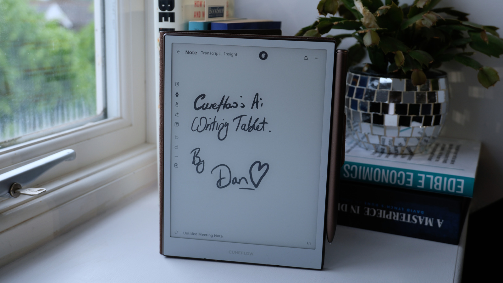 De e-paperschrijftablet van Cuneflow maakt gebruik van AI om vergaderingen op te nemen en te transcriberen