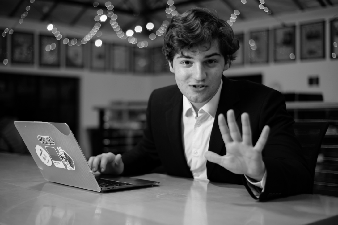 De eerstejaarsstudenten van Stanford die de wereld willen regeren. . . zal dit boek waarschijnlijk lezen en nog harder zijn best doen