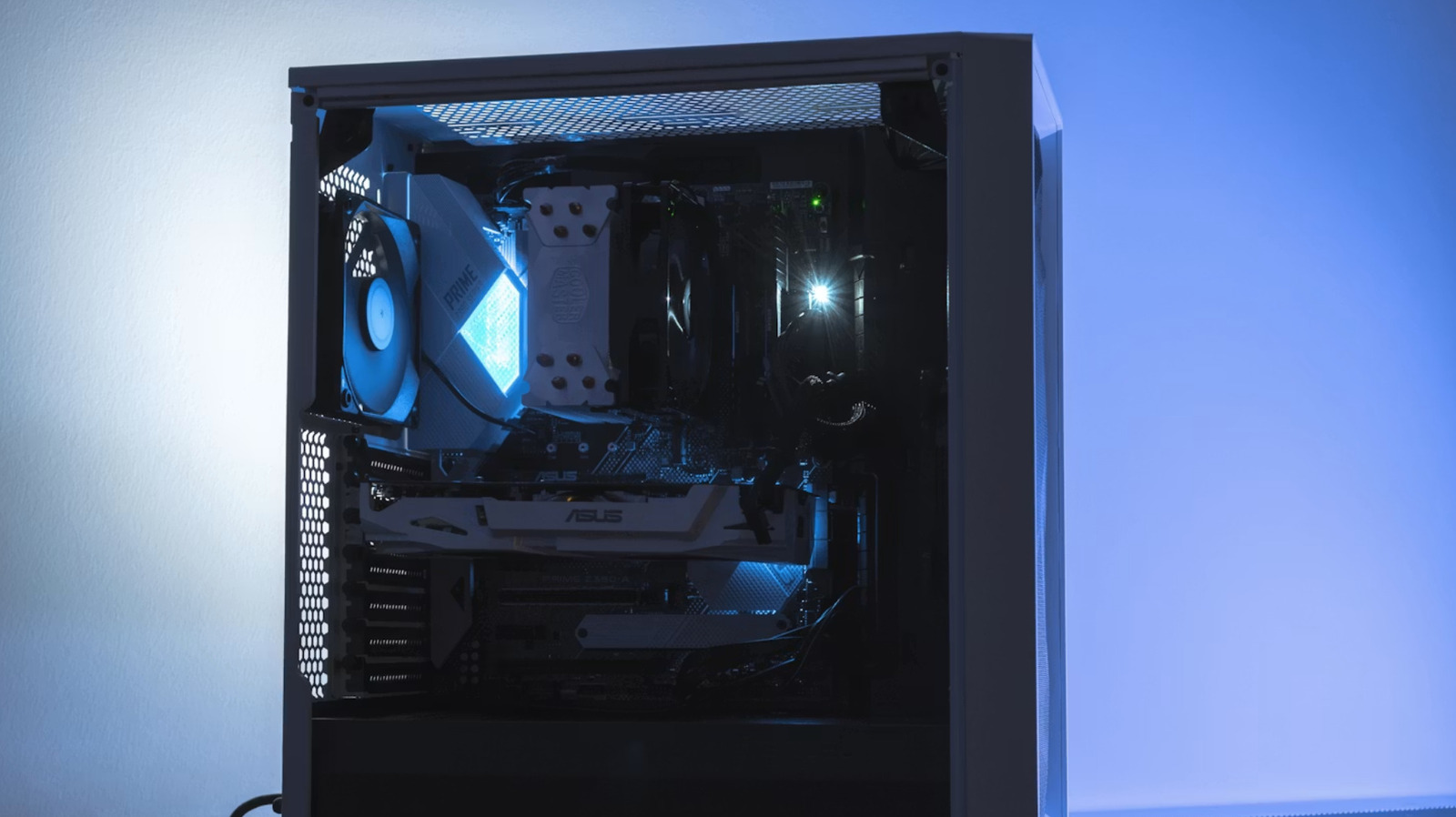 Het aantal pc-verkopen is voor het eerst in twee jaar gedaald, dankzij het tekort aan geheugen