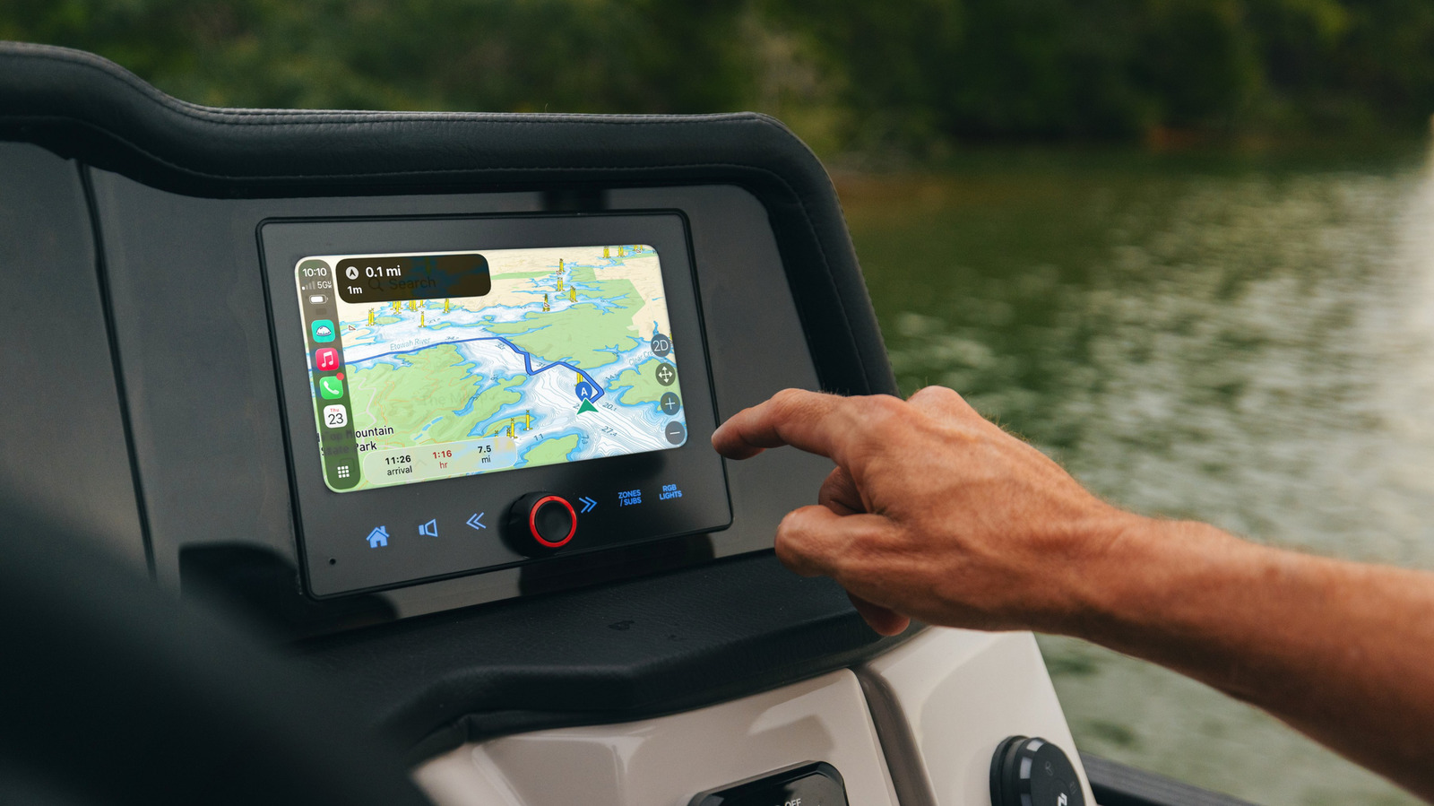 MasterCraft brengt CarPlay en Android Auto naar zijn pontonboten