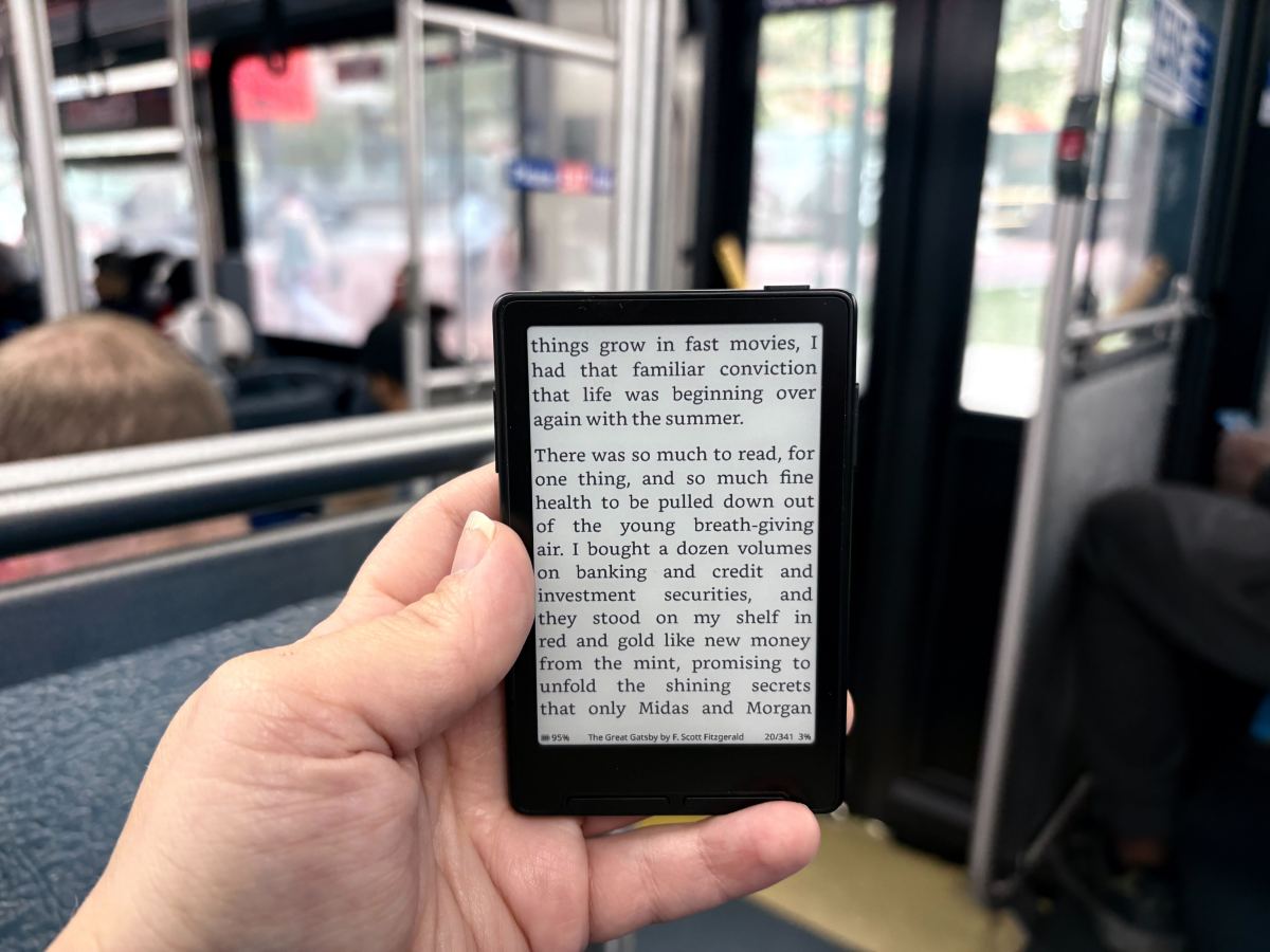Deze kleine, magnetische e-reader kan je ervan weerhouden om te doomscrollen
