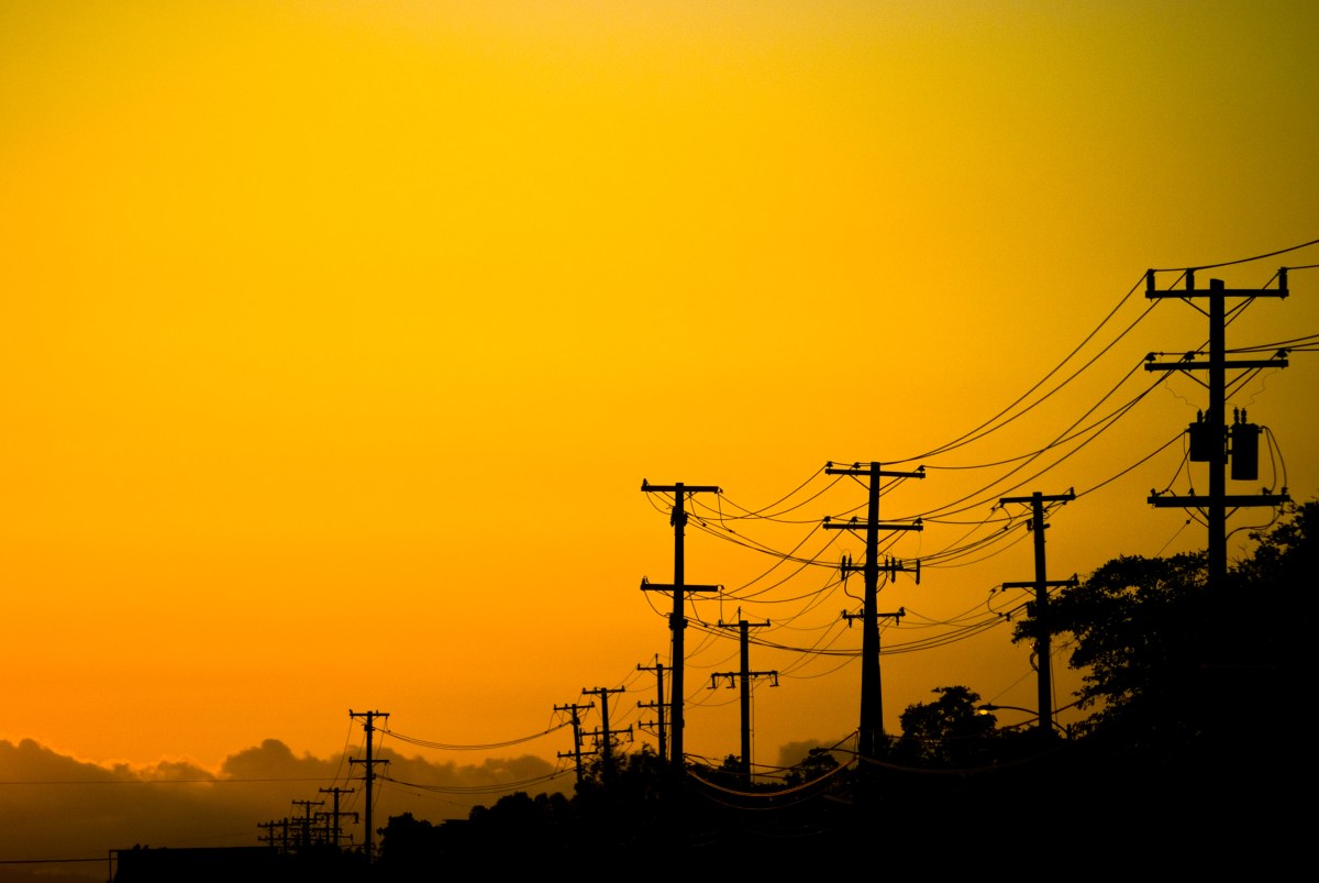 De energieprijzen op het grootste elektriciteitsnet van Amerika zijn met 76% gestegen, en een waakhond wijst met de vingers