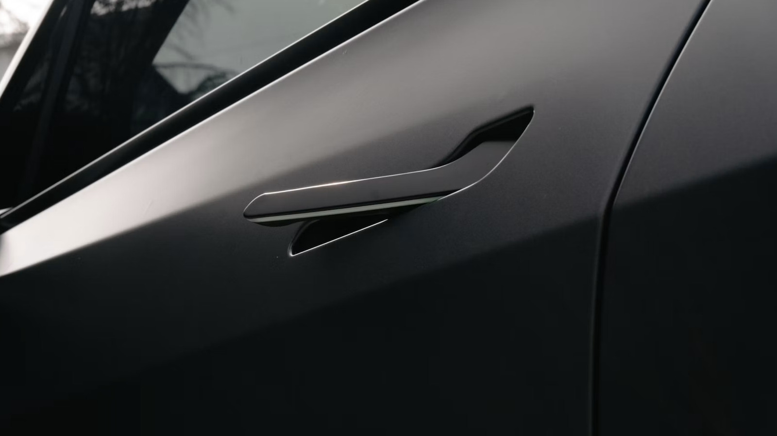 Tesla en anderen roepen meer dan 4 miljoen voertuigen in China terug vanwege verborgen deurgrepen