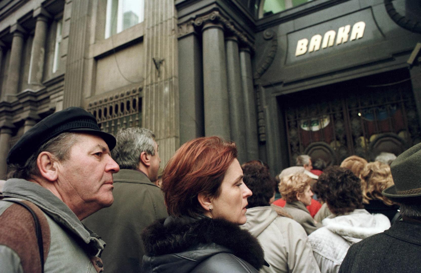 De DeFi-rendementen kelderen zo hard dat ze niet kunnen concurreren met een traditionele spaarrekening