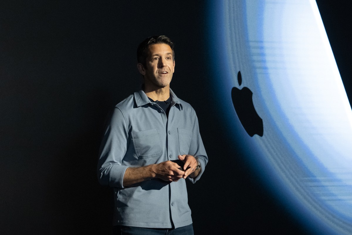 Wie is John Ternus, de nieuwe CEO van Apple?